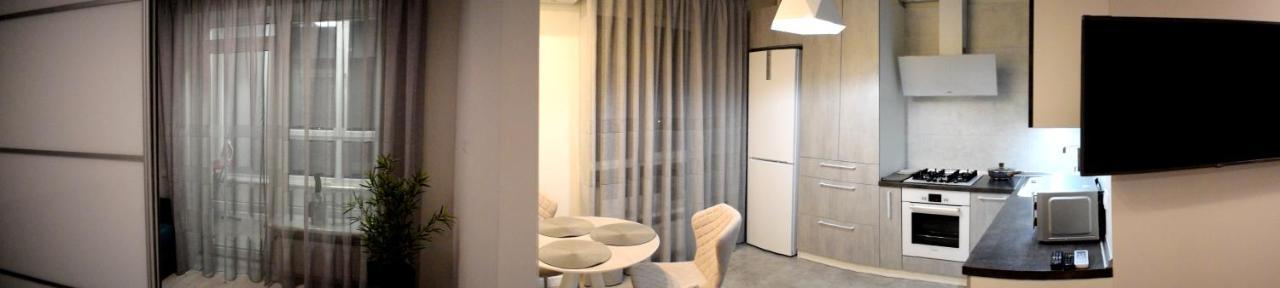 Apartment On Volodymyra Stelmakha 1B รีฟเน ภายนอก รูปภาพ
